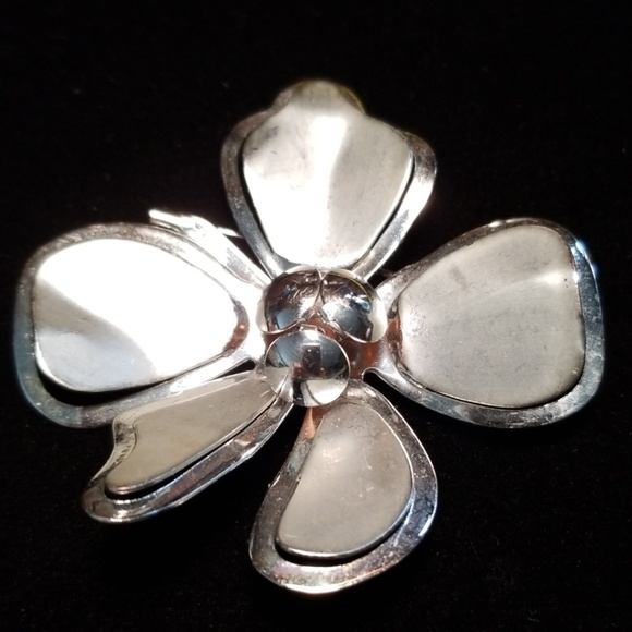 Vintage Mid Century Large Silver Tone Metal Flower Brooch Pin - Picture 7 of 12